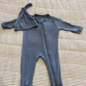 Kyte Slate Blue zipper footie pajamas and knotted hat